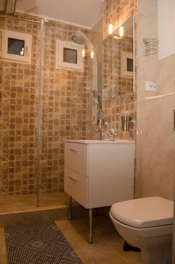 Colonial Touch Apartament Brasov Exterior photo